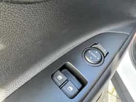 Kia Stonic (2023) thumbnail 15