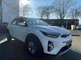 Kia Stonic (2023) thumbnail 3