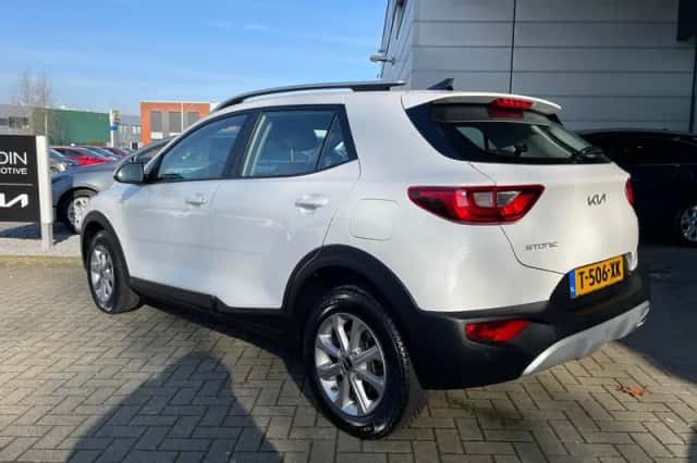Kia Stonic (2023) thumbnail 4