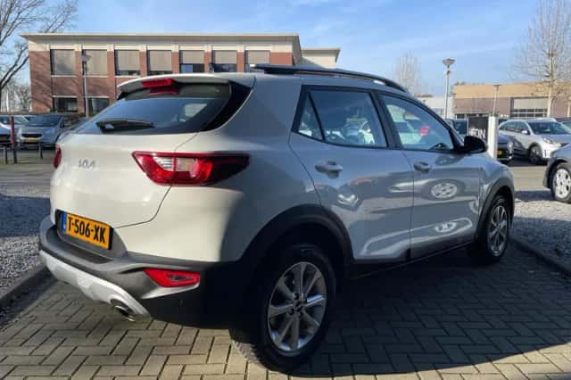 Kia Stonic (2023) thumbnail 5