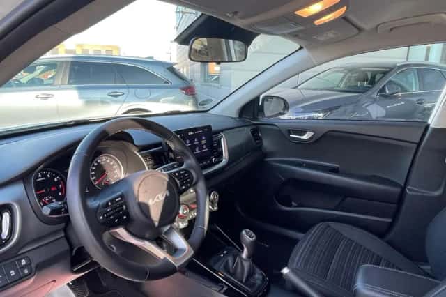 Kia Stonic (2023) thumbnail 9