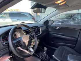 Kia Stonic (2023) thumbnail 9