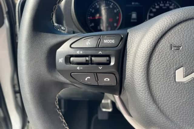 Kia Picanto (2022) thumbnail 16
