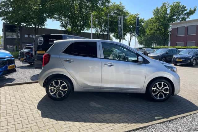 Kia Picanto (2022) thumbnail 4