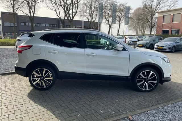 Nissan Qashqai (2017) thumbnail 4
