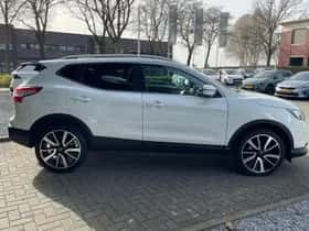 Nissan Qashqai (2017) thumbnail 4