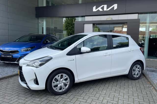 Toyota Yaris (2019) thumbnail 2