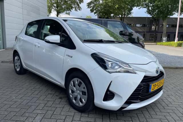 Toyota Yaris (2019) thumbnail 3