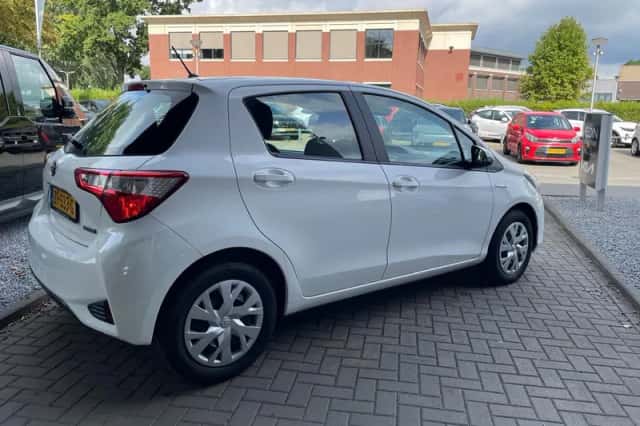 Toyota Yaris (2019) thumbnail 4