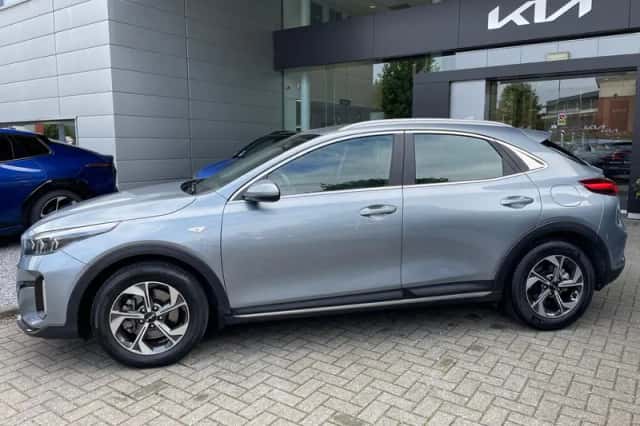 Kia XCeed (2023) thumbnail 2