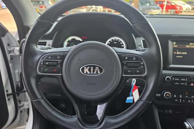 Kia Niro (2018) thumbnail 11