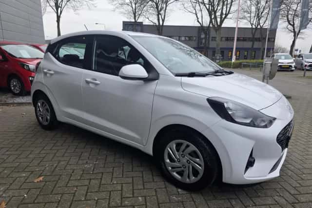 Hyundai i10 (2023) thumbnail 3
