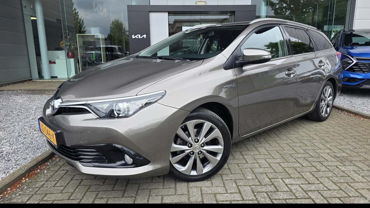 Toyota Auris (2016) — foto 1
