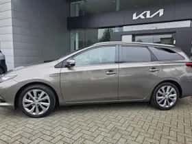 Toyota Auris (2016) thumbnail 2