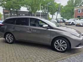 Toyota Auris (2016) thumbnail 3