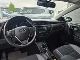 Toyota Auris (2016) thumbnail 5