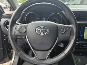 Toyota Auris (2016) thumbnail 6