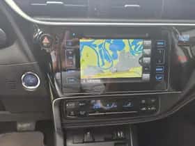 Toyota Auris (2016) thumbnail 8