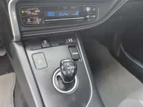 Toyota Auris (2016) thumbnail 9