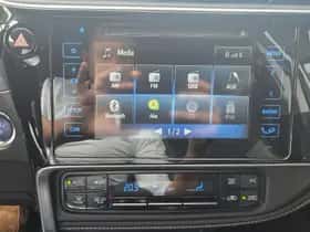 Toyota Auris (2016) thumbnail 10