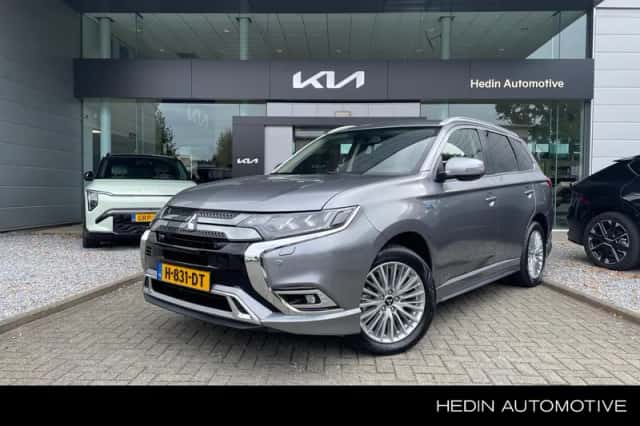 Mitsubishi Outlander (2020) thumbnail 1