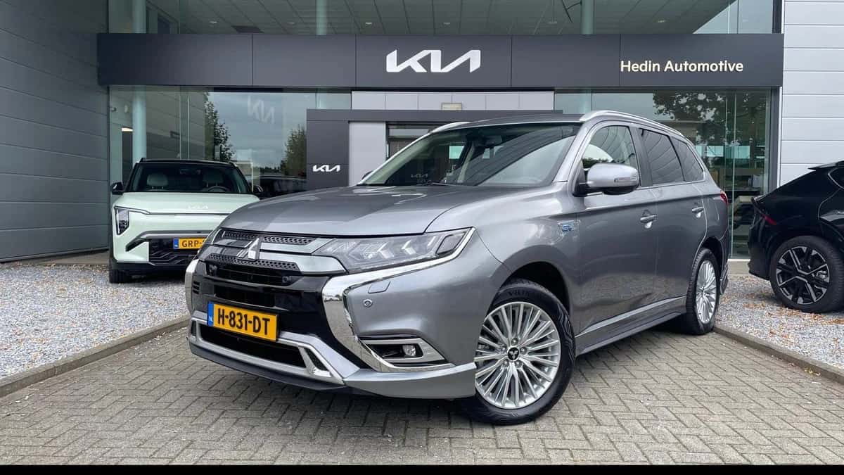 Mitsubishi Outlander (2020) — foto 1