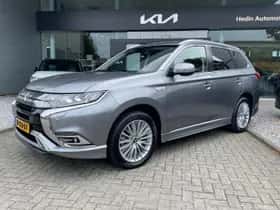 Mitsubishi Outlander (2020) thumbnail 2