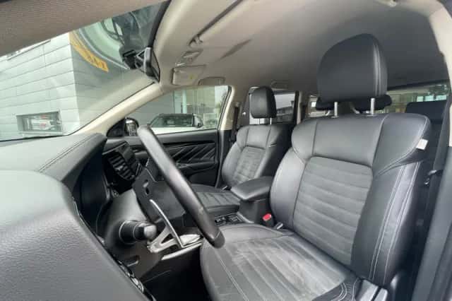Mitsubishi Outlander (2020) thumbnail 14