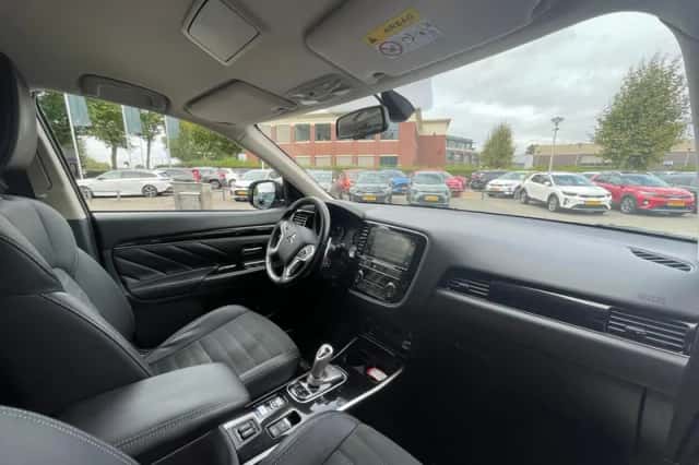 Mitsubishi Outlander (2020) thumbnail 16