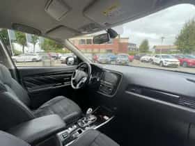 Mitsubishi Outlander (2020) thumbnail 16
