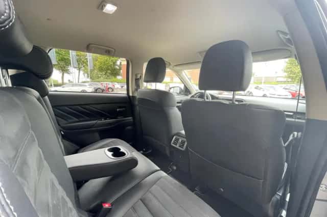 Mitsubishi Outlander (2020) thumbnail 19
