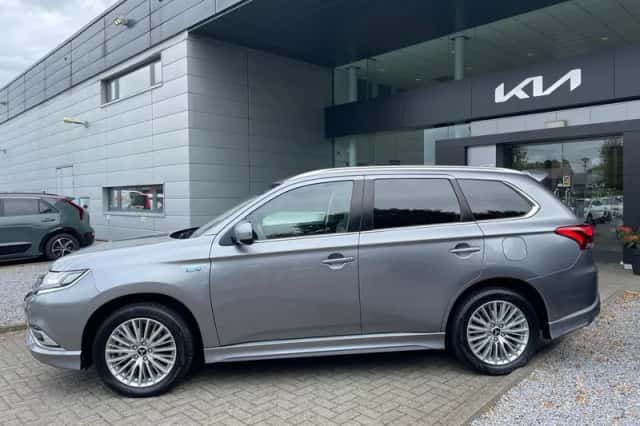 Mitsubishi Outlander (2020) thumbnail 5