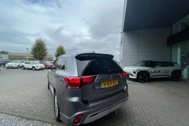 Mitsubishi Outlander (2020) thumbnail 6