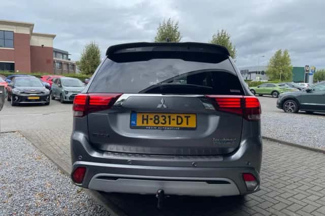 Mitsubishi Outlander (2020) thumbnail 8