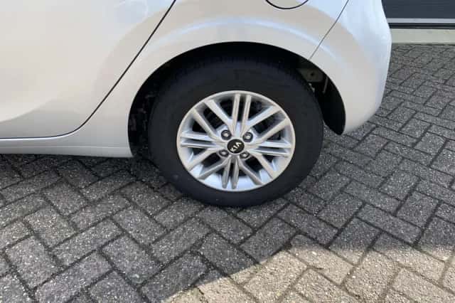 Kia Picanto (2021) thumbnail 3