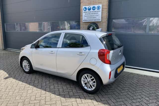 Kia Picanto (2021) thumbnail 4