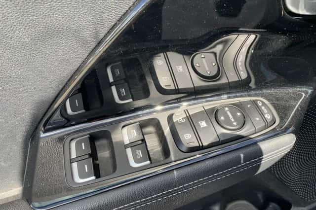 Kia Niro (2017) thumbnail 12