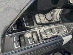 Kia Niro (2017) thumbnail 12