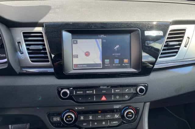 Kia Niro (2017) thumbnail 15