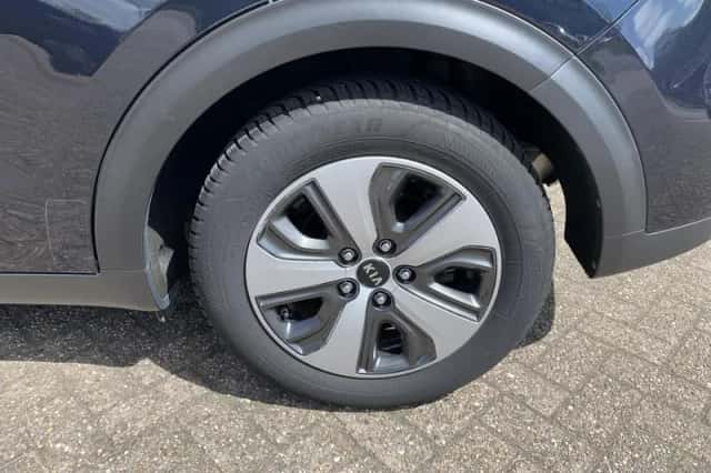Kia Niro (2017) thumbnail 3