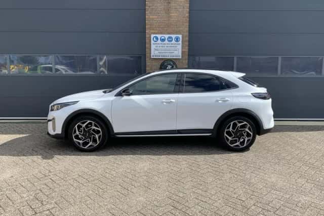 Kia XCeed (2025) thumbnail 2