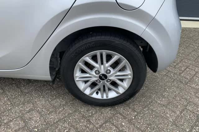 Kia Picanto (2021) thumbnail 3