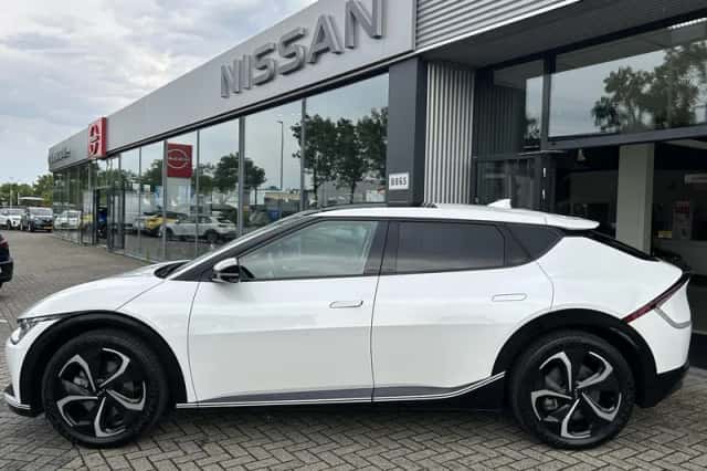 Kia EV6 (2023) thumbnail 2