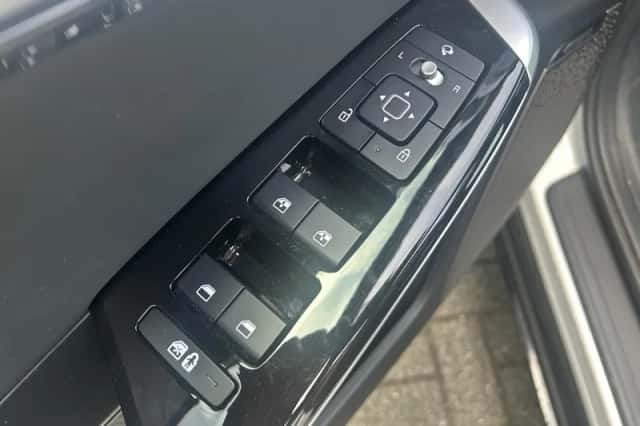 Kia EV6 (2023) thumbnail 14