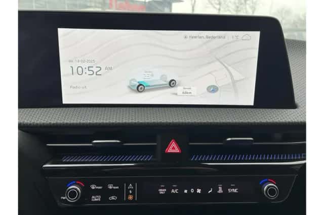 Kia EV6 (2023) thumbnail 18