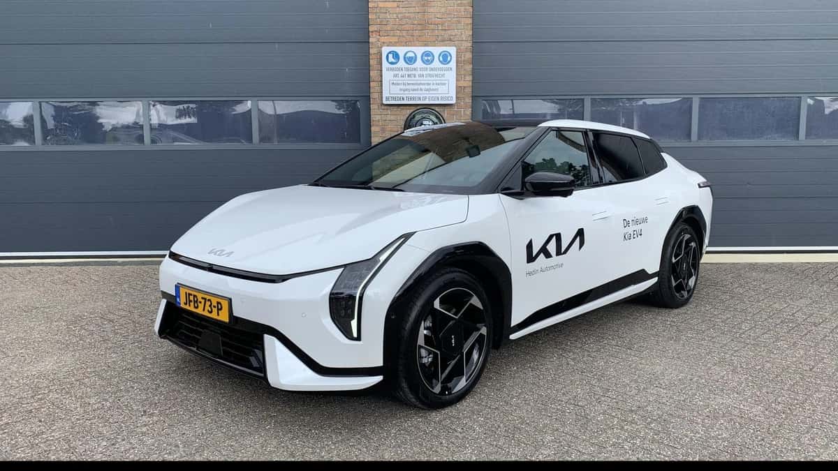 Kia EV4 (2025) — foto 1