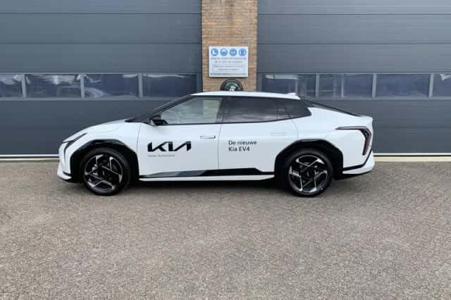 Kia EV4 (2025) thumbnail 2