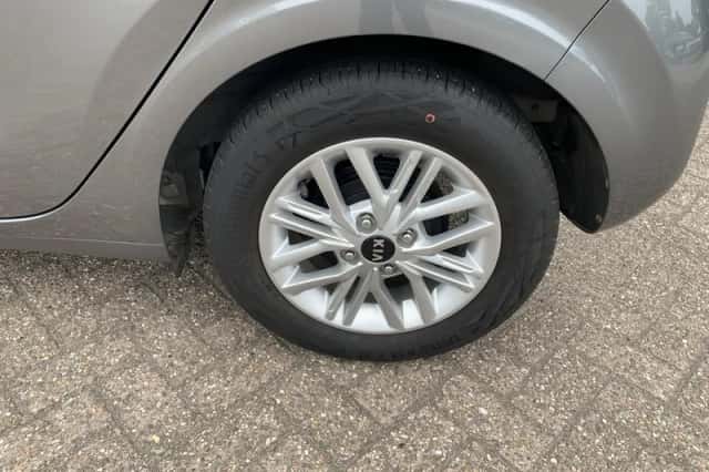Kia Picanto (2021) thumbnail 3