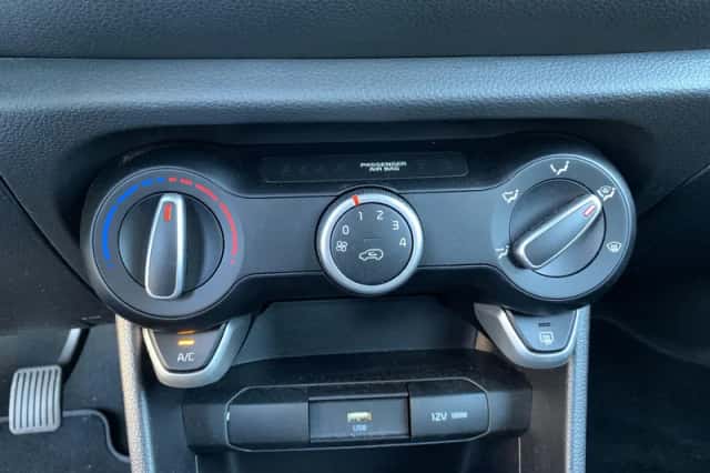 Kia Picanto (2023) thumbnail 16