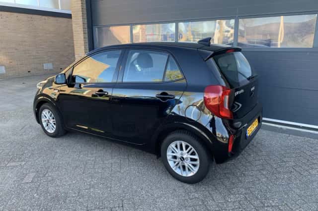 Kia Picanto (2023) thumbnail 5